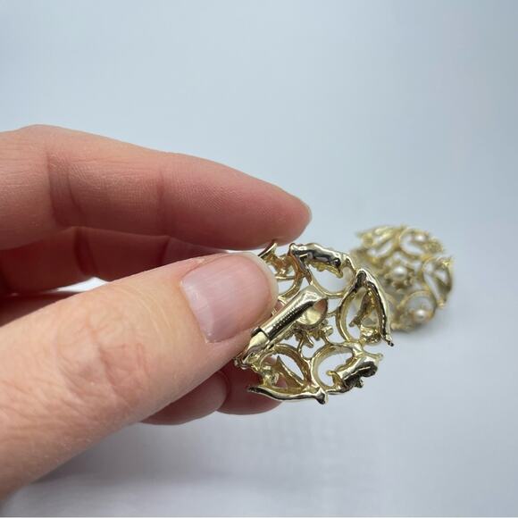 Vintage Sarah Coventry Gold Tone Rhinestone & Faux Pearl Clip On Earrings - Picture 4 of 4